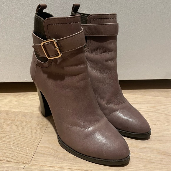 Excellent condition gray purple boots with heels. Genuine leather. - Picture 2 of 7